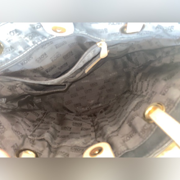 AUTHENTICATED! Michael Kors Medium Leather Tote (with top magnetic closure) - Picture 10 of 13